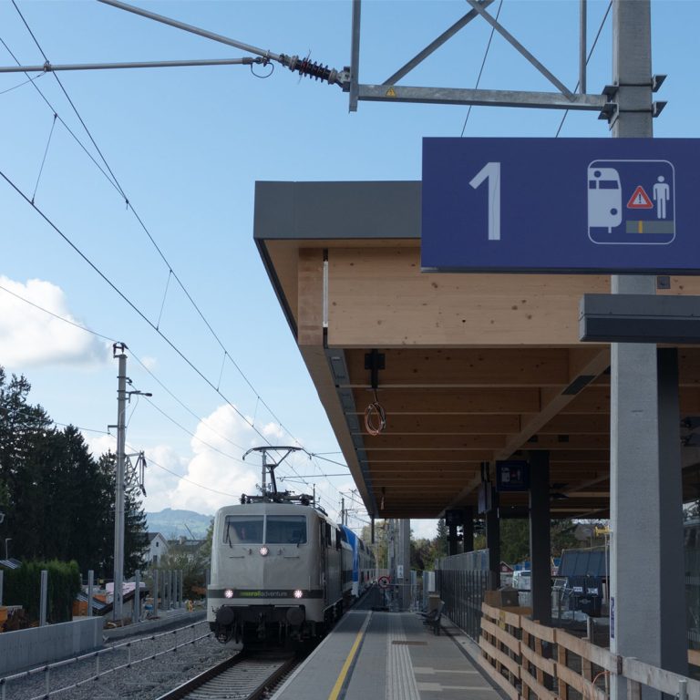Hard ÖBB Station – Roofing with MEGANT Connectors